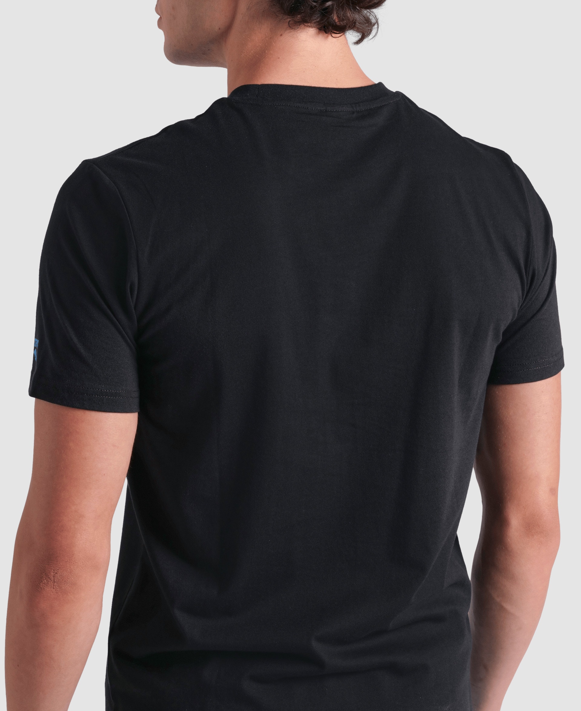 009403-500-men-s-arena-water-prints-t-shirt-005.4045c8e0