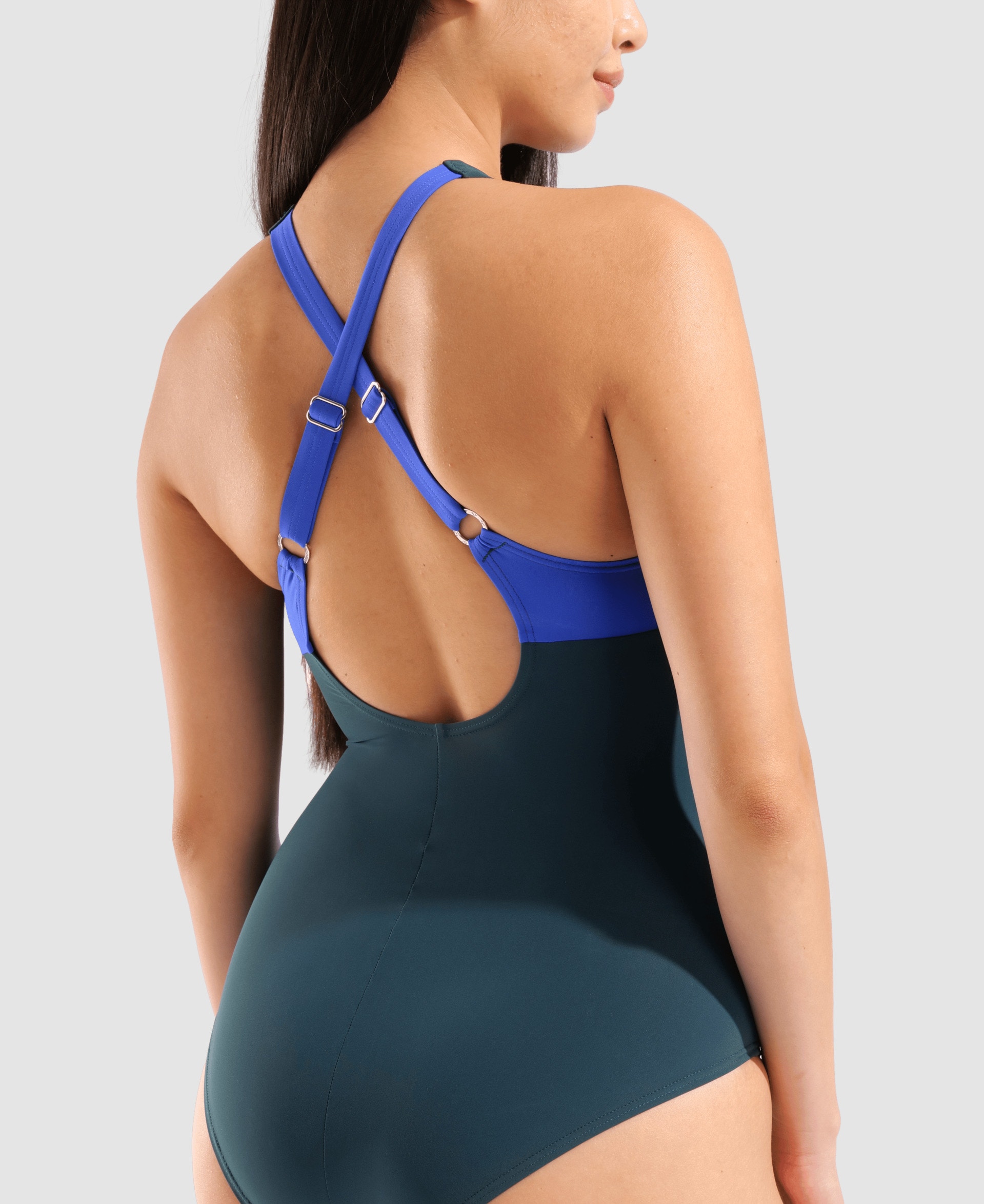 010852-686-w-arena-swimsuit-linda-cross-back-005.ac0ffd45